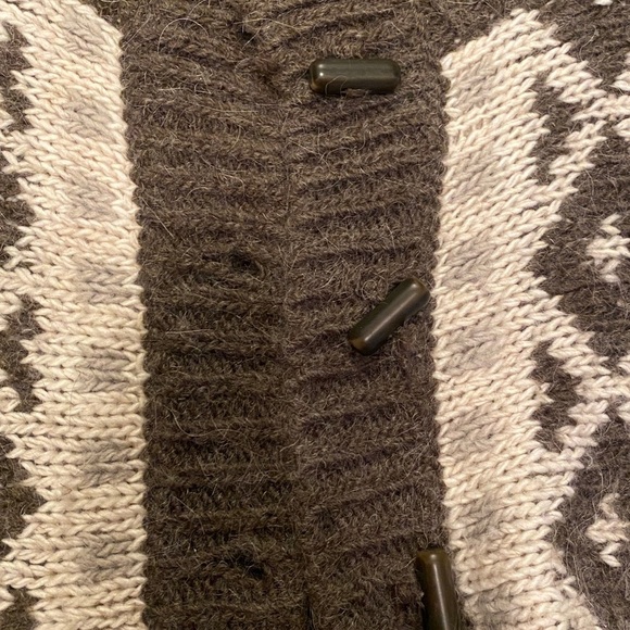 Elsamahda Brown and White Knit Cardigan with Button Closure - Picture 7 of 10